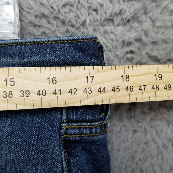 Torrid Shorts Womens 12 Medium Wash Floral Stretch Mid Rise Frayed Hem Denim - Picture 7 of 15